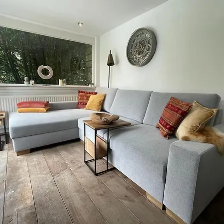 Finch Apartament *